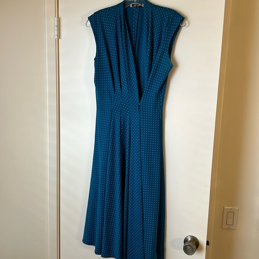 VINTAGE 👗💙 Gorgeous blue polkadot wrap dress